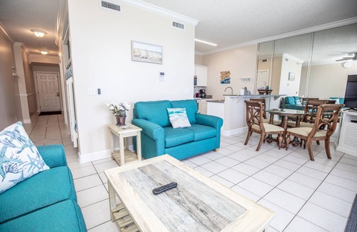 Long Beach Condo | OPEN Nov 1 -8th Condo on the beach; Two free beach chairs Mar-Oct