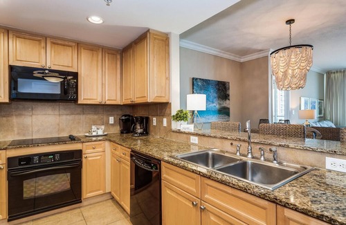 Pensacola Beach Condo | ❗️Open Oct 18-24 discounted🌴 Portofino RESORT 🌴Hear OCEAN WAVES from balcony