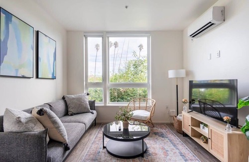 Clawson Apartment | Open One-Bedroom in West Oakland