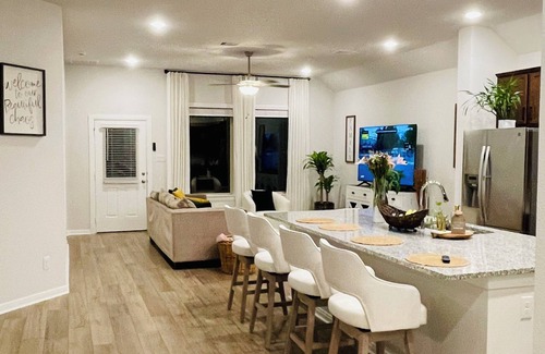 Magnolia House | Open-Plan 3BR w/Office, Patio & Lake Fun