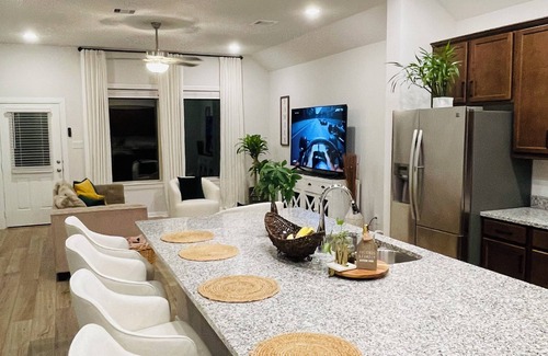 Magnolia House | Open-Plan 3BR w/Office, Patio & Lake Fun