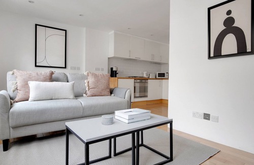 Covent Garden Apartment | Open Plan Covent Garden 1BR, walk to Theatres, by Blueground