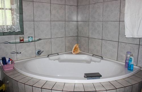 Maun House | Open Plan House in a Spacey Yard