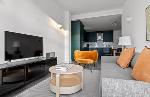 Riverside Apartment | Open Plan London Bridge 2BR nr London Bridge Station, by Blueground