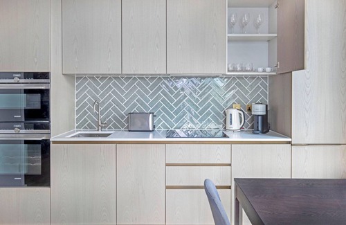 Hoxton West Apartment | Open Plan Old Street 1BR w/Balcony, near Tube, by Blueground