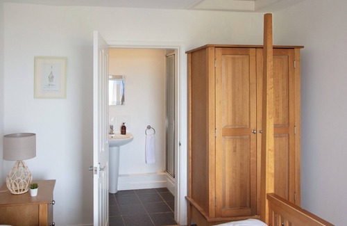 Clynnogfawr Cottage | Open plan, spacious ground floor cottage with stunning sea views.