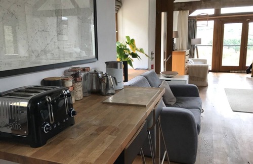 Bishops Castle House | Open-plan, stunning views, masses of wildlife.