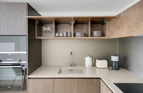 Vauxhall Apartment | Open plan Vauxhall 1BR, modern, by Blueground