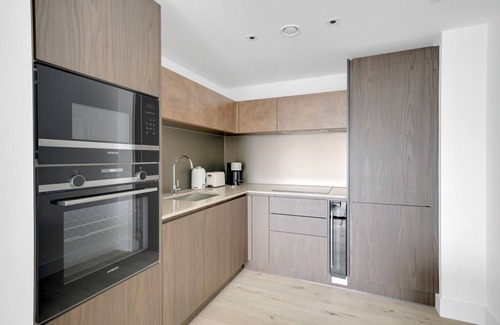 Vauxhall Apartment | Open plan Vauxhall 1BR, modern, by Blueground