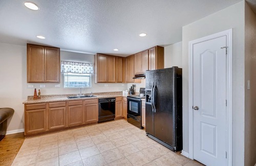 West San Antonio House | *OPEN*POOL/PARK-SEAWORLD/SIXFLAGS/Lackland/shopping *EXTREMELY CLEAN*