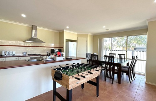 Point Cook House | Open Range Zoo/Supper Comfortable Beds/Shopping Center