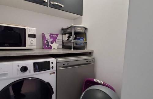 Frejus Port Apartment | OPEN residence, Large T2 of 47m2, air-conditioned, sleeps 6, swimming pool, beaches at 150m, private parking