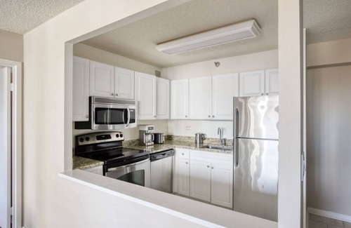 Rush and Division Apartment | Open River North 1BR w/Gym, W/D, near Magnificent Mile, by Blueground