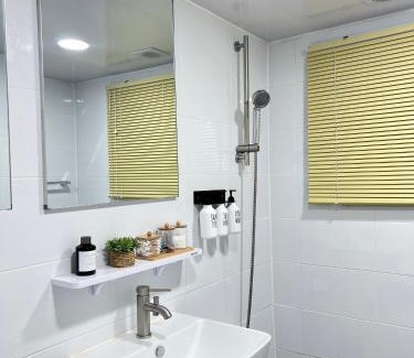 Guro-dong Apartment | Open Special #Guro Station 5 minutes on foot #Hongdae and Gangnam Subway Direct #Gocheok Dome #7-person family and group accommodation