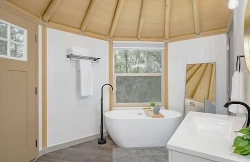 Canyon Lake Cabin | Ophelia: Luxury Yurt-Cabin | Canyon Lake | Hot Tub