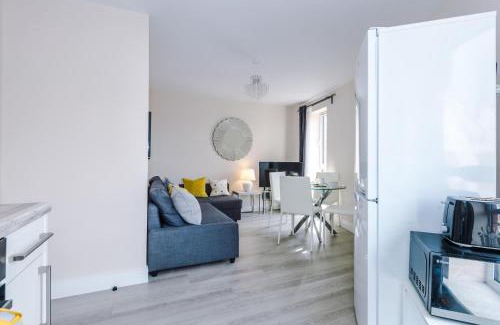 Kirkdale Apartment | OPP Liverpool - Perfect for contractors and travellers, BIG SAVINGS booking 4 nights or more!