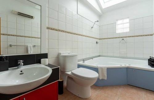 Melbourne Central Business District House | Opp Vic Markets, Trams at doorstep by Custom Bnb Hosting