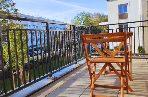 L'Hay-les-Roses Apartment | Opposite Metro 14, Cozy Guest Room with Garden & Free Parking, 5 min Orly Airport, 7 min Paris