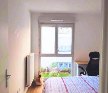 L'Hay-les-Roses Apartment | Opposite Metro 14, Cozy Guest Room with Garden & Free Parking, 5 min Orly Airport, 7 min Paris