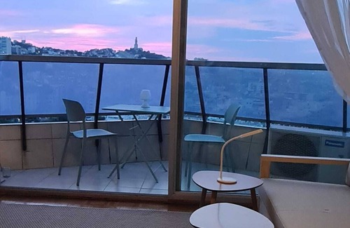 Le Rouet Condo | Opposite the Vélodrome, incredible view of the sea and Notre Dame de la Garde