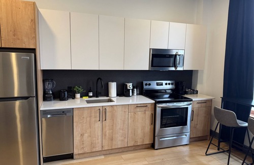 Five Points South Apartment | Optimum - Downtown Oasis!