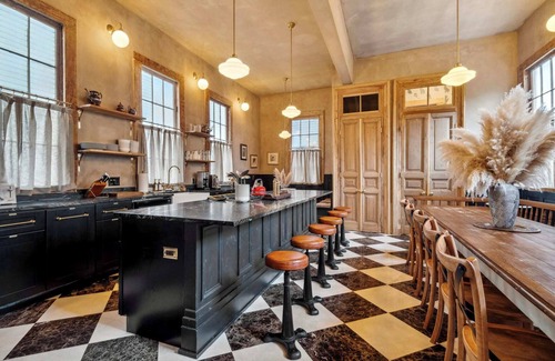 Faubourg Lafayette Villa | Opulent Art Deco Villa w Pool & Hot Tub 6bd|6.5ba