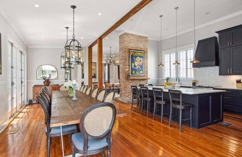 Seventh Ward Bed & Breakfast | Opulent Expansive Unit With Heated Pool and Spa