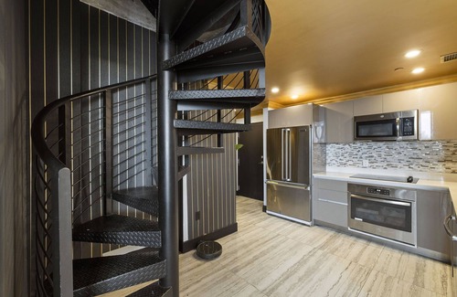 North Miami Apartment | Opulent Penthouse | Pvt Rooftop | Pool & Views