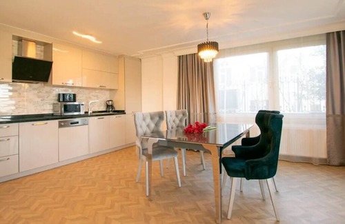 Uskudar Apartment | Opulent Suite Bosphorus View