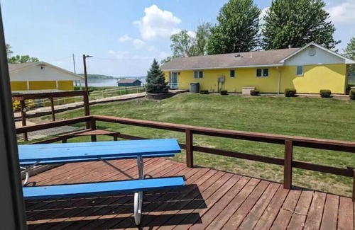 Oquawka House | Oquawka Cottage With River View