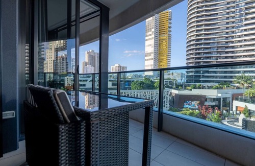 Broadbeach Apartment | Oracle 2 - Central 2B in Broadbeach with Views