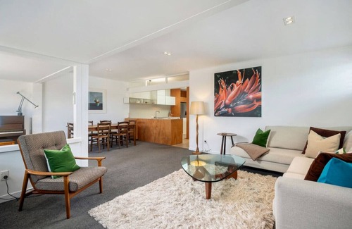 Orakei House | Orakei Gem: Relaxation & Comfort Await