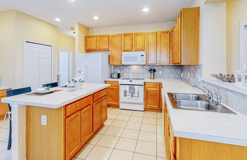 Watersong House | Orange Blossom Hideaway | House in Davenport with a pool and pool spa