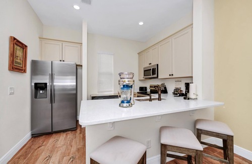 West Kissimmee Cottage | Orange Creamsickle Cottage near Disney with Margaritaville Resort & Island H20.