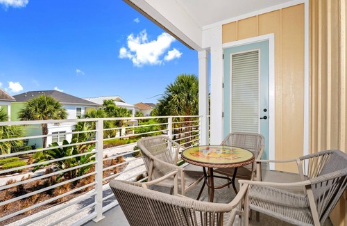 West Kissimmee Cottage | Orange Creamsickle Cottage near Disney with Margaritaville Resort & Island H20.