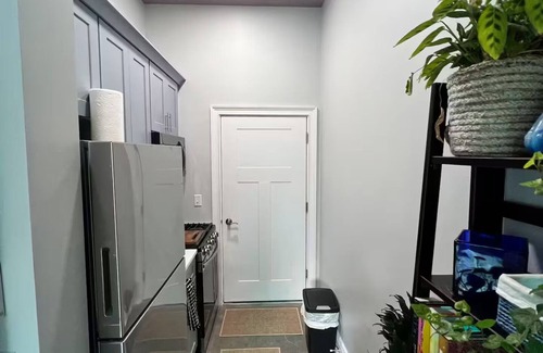 Bridgeport Apartment | Orange & Groovy Stylish Amphitheater, Park, Metro North, Ferry All 2-10min walk