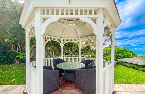 Nassau House | Orange Hill Beach House , private Pool & Jacuzzi