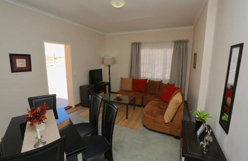 Aus Apartment | Orange House Self Catering