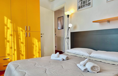 Ferrara Apartment | Orange house - Two Bedroom Apartment, Sleeps 3