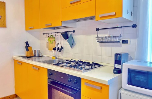 Ferrara Apartment | Orange house - Two Bedroom Apartment, Sleeps 3