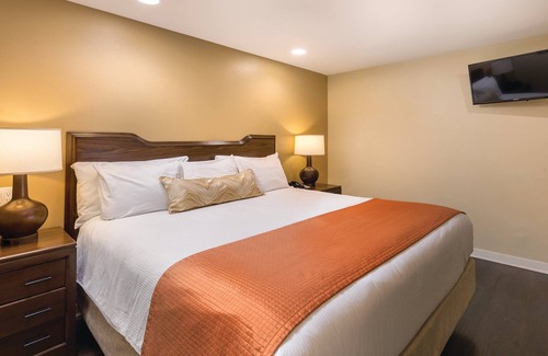 Paradise Valley Village Resort | Orange Tree Resort - Enjoy sunny Scottsdale AZ!