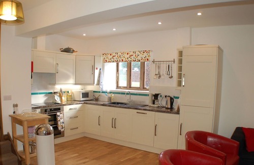 Honiton House | Orchard Barn nr Honiton with 200 acres of parkland & ancient woodland