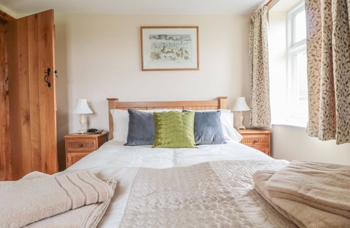 Tenbury Wells Cottage | ORCHARD COTTAGE, family friendly, with open fire in Tenbury Wells
