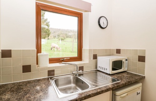 Ledbury Cottage | ORCHARD COTTAGE, pet friendly, with a garden in Ledbury