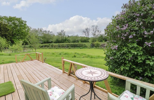 Findern Cottage | ORCHARD COTTAGE, pet friendly, character holiday cottage in Findern
