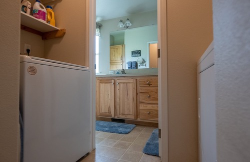 Oroville Cottage | Orchard Guest House- Boats, Bikes, ATVs and helicopters welcome!