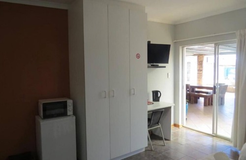 Fichardt Park Apartment | Orchard Guesthouse Double Room