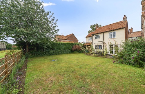 Docking Cottage | Orchard House Docking - sleeps 6 guests in 3 bedrooms