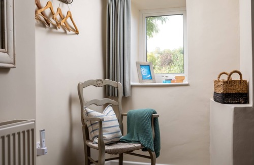 Upper Oddington Cottage | ORCHARD HOUSE, pet friendly, with open fire in Stow-On-The-Wold