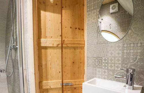 Corwen Cottage | ORCHARD POD, pet friendly, country holiday cottage in Corwen